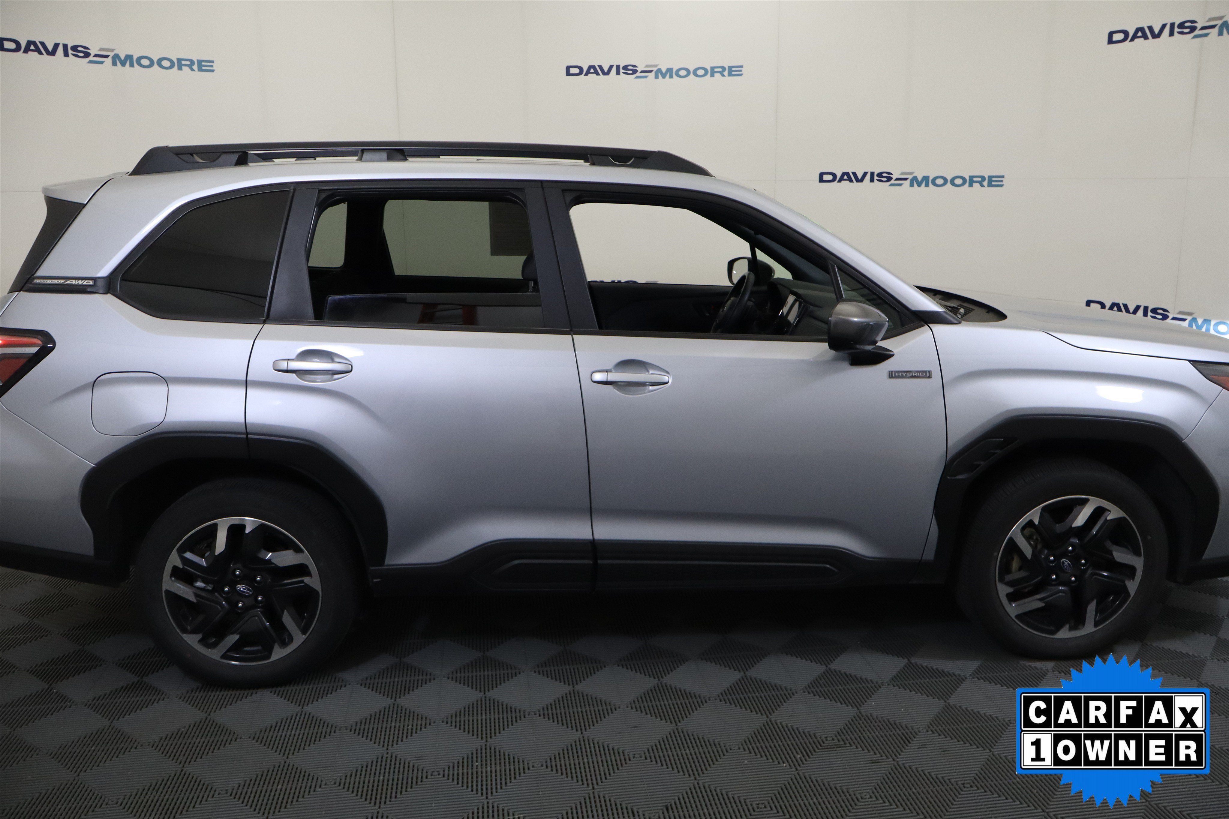 Used 2025 Subaru Forester Premium AWD/4WD image 5