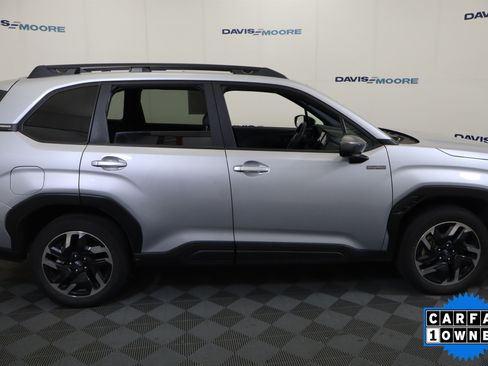 Used 2025 Subaru Forester Premium AWD/4WD image 5