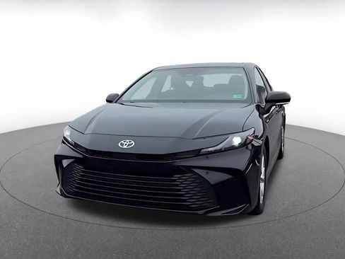 Used 2025 Toyota Camry LE image 4