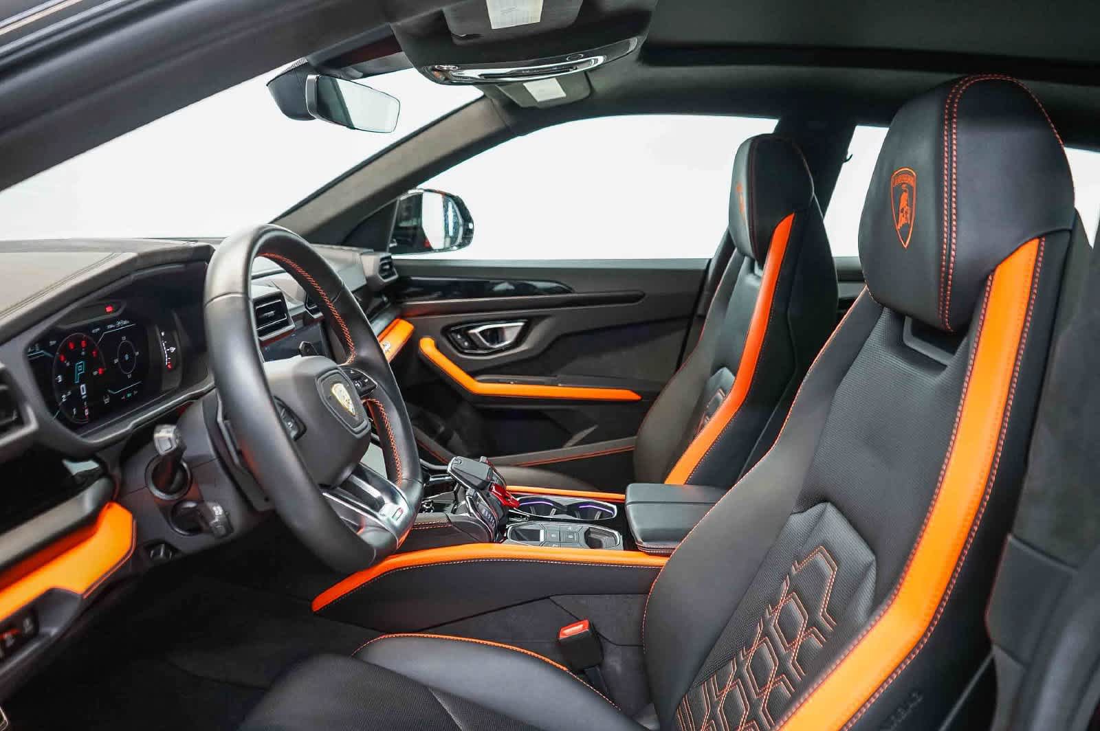 Used 2025 Lamborghini Urus SE AWD/4WD image 25