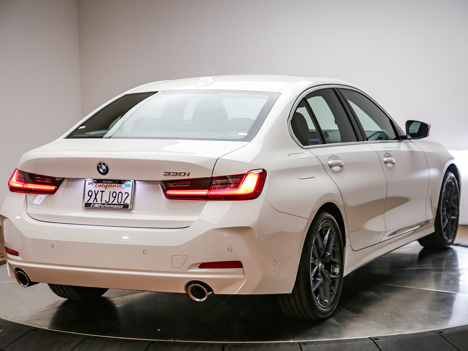 Used 2026 BMW 330i Sedan w/ Premium Package RWD image 7