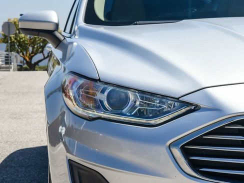 Used 2019 Ford Fusion SE FWD image 4