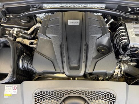 Certified 2023 Porsche Macan S image 27