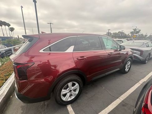 Certified 2025 Kia Sorento LX FWD image 8