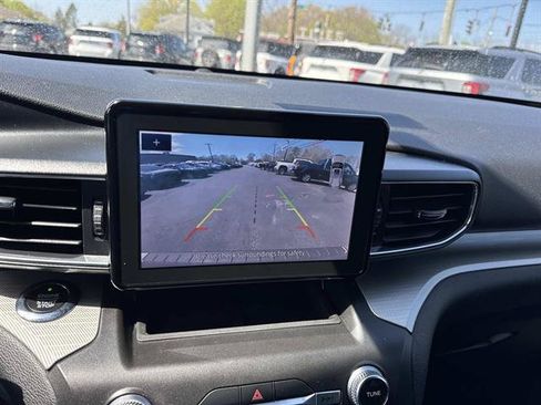 Used 2020 Ford Explorer XLT w/ Equipment Group 202A AWD/4WD image 19