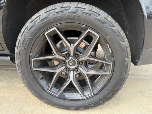 Used 2024 GMC Yukon AT4 w/ AT4 Premium Plus Package image 6