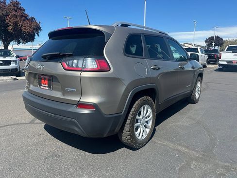 Used 2020 Jeep Cherokee Latitude AWD/4WD image 7