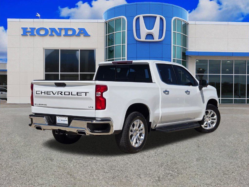 Used 2023 Chevrolet Silverado 1500 LTZ AWD/4WD image 3