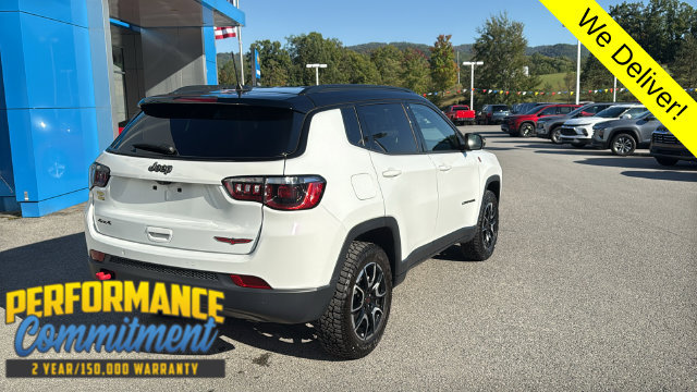 Used 2025 Jeep Compass Trailhawk AWD/4WD image 7