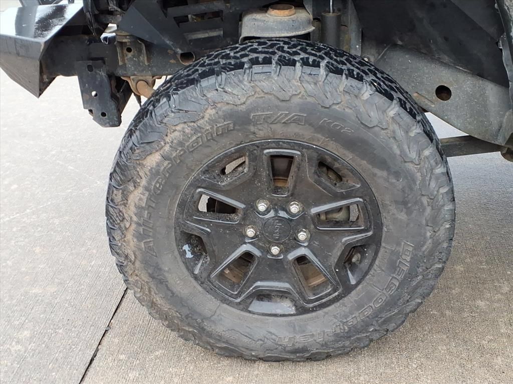 Used 2014 Jeep Wrangler Unlimited Sahara w/ Connectivity Group AWD/4WD image 10