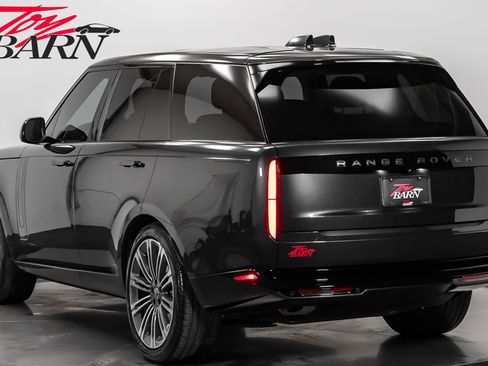 Used 2024 Land Rover Range Rover SE image 3