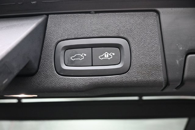 Used 2024 Volvo XC60 B5 Plus w/ Protection Package Premier AWD/4WD image 30