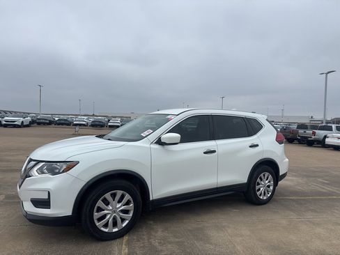Used 2017 Nissan Rogue S image 7