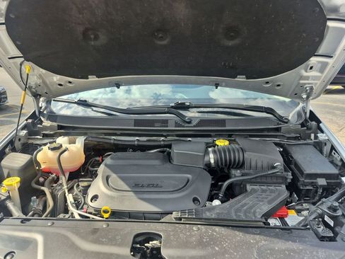 Used 2024 Chrysler Pacifica Touring-L image 31