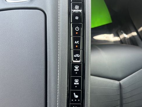 Used 2024 Chevrolet Corvette Stingray Preferred Cpe w/ Battery Protection Package RWD image 26