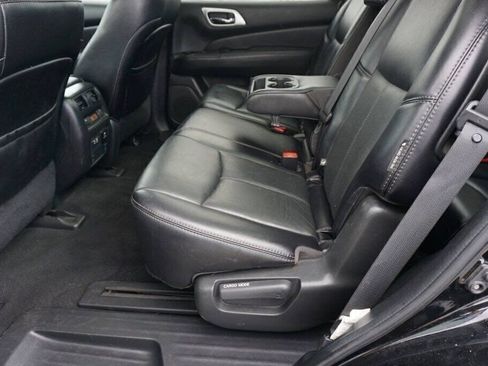 Used 2020 Nissan Pathfinder Platinum image 38