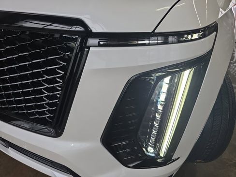 Certified 2025 Cadillac Escalade Sport Platinum w/ LPO, ONYX Package image 33