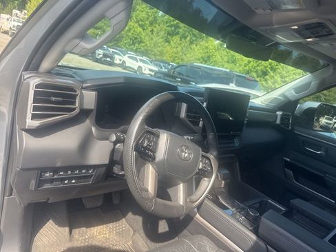 Used 2024 Toyota Tundra Limited AWD/4WD image 19