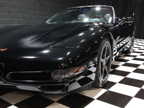 Used 2001 Chevrolet Corvette Convertible w/ Preferred Equipment Group2 RWD image 14