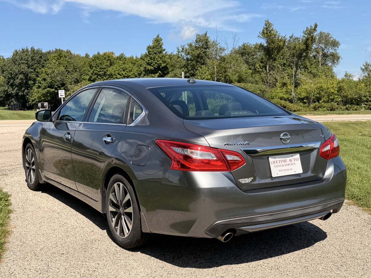 Used 2016 Nissan Altima 2.5 SL w/ 2.5 Technology Package FWD image 3