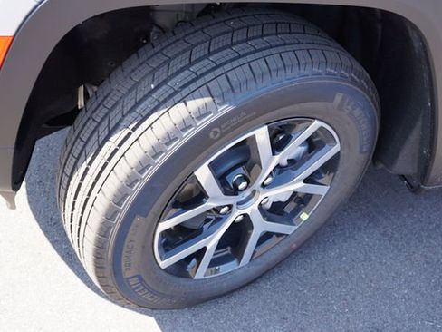 New 2025 Jeep Grand Cherokee Limited w/ Trailer Tow Package image 9