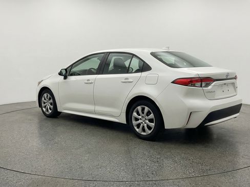 Used 2025 Toyota Corolla LE image 6