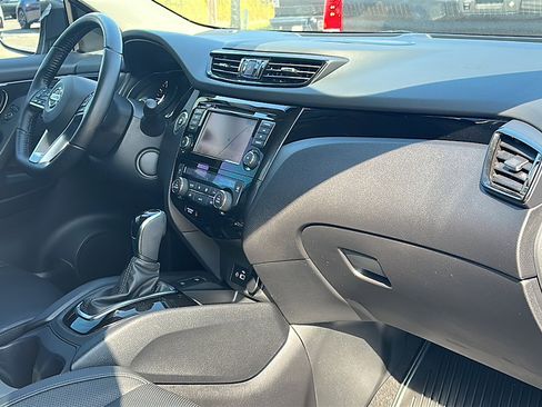 Used 2021 Nissan Rogue Sport SL w/ Premium Package image 22