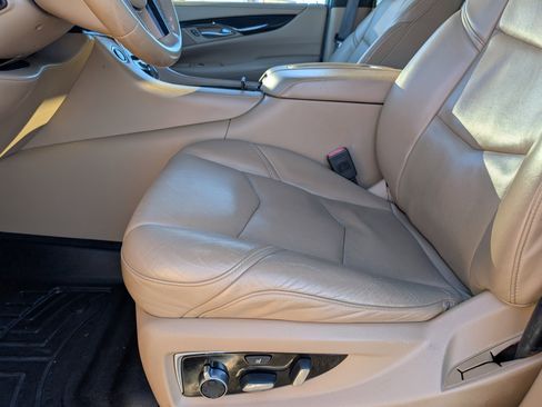 Used 2018 Cadillac Escalade Platinum image 6