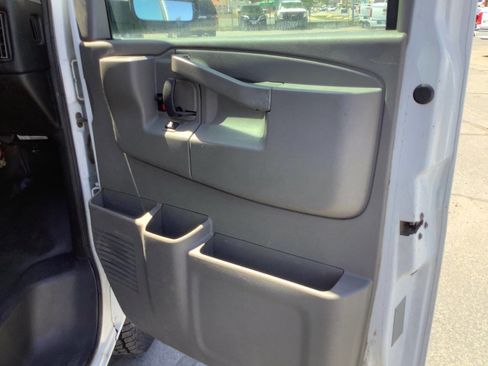 Used 2016 Chevrolet Express 2500 w/ Cold Climate Package RWD image 43