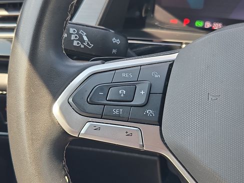 Used 2024 Volkswagen Atlas Cross Sport SE FWD image 18