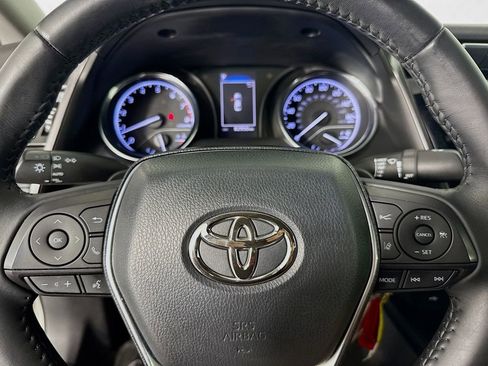 Used 2020 Toyota Camry SE FWD image 16