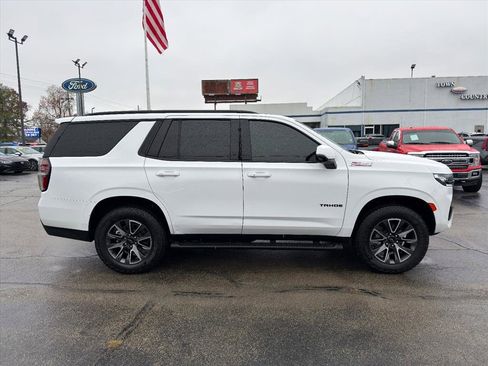 Used 2024 Chevrolet Tahoe Z71 w/ Luxury Package image 2