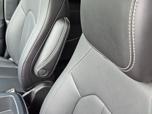 New 2026 Chrysler Pacifica Select image 26