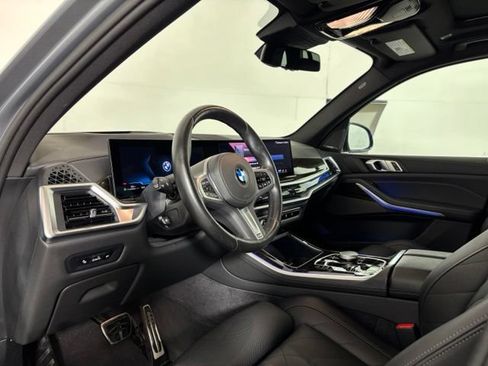 Used 2025 BMW X5 xDrive40i w/ M Sport Package AWD/4WD image 9