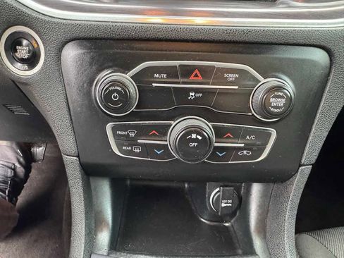 Used 2017 Dodge Charger SE image 32