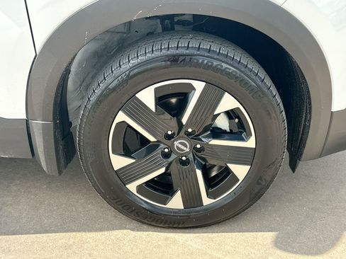 Used 2025 Nissan Kicks SV AWD/4WD image 10