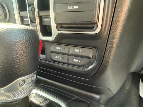 Used 2023 Jeep Gladiator Sport AWD/4WD image 27