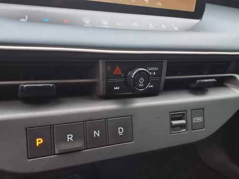 New 2026 Nissan Leaf Platinum+ w/ Cargo Package (Platinum+) image 9