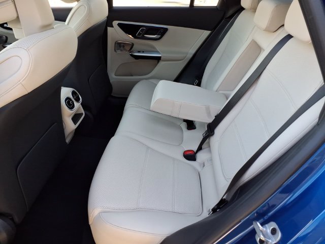 Used 2024 Mercedes-Benz GLC 300 image 18