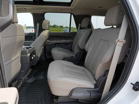 Used 2019 Ford Expedition Limited w/ Equipment Group 302A AWD/4WD image 19