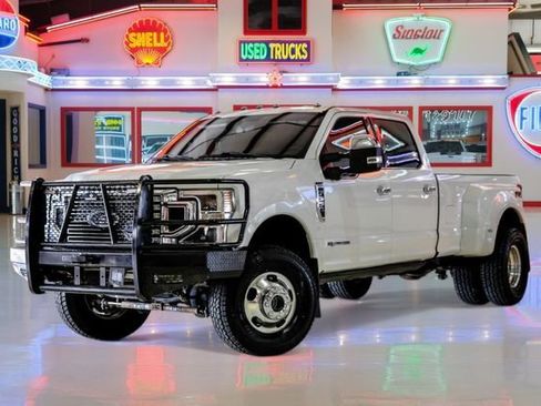 Used 2022 Ford F350 Platinum w/ FX4 Off-Road Package AWD/4WD image 2
