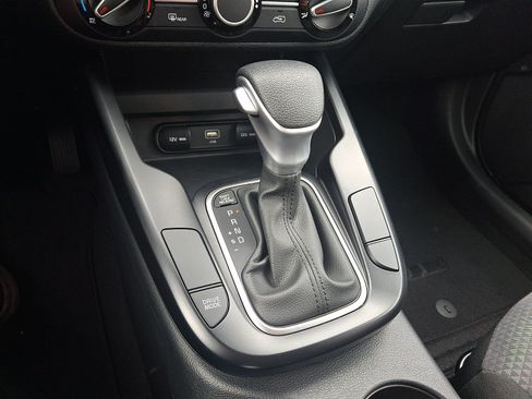 Used 2025 Kia Soul LX w/ LX Technology Package FWD image 14
