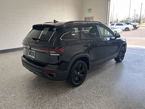 New 2026 Volkswagen Taos SE FWD image 5