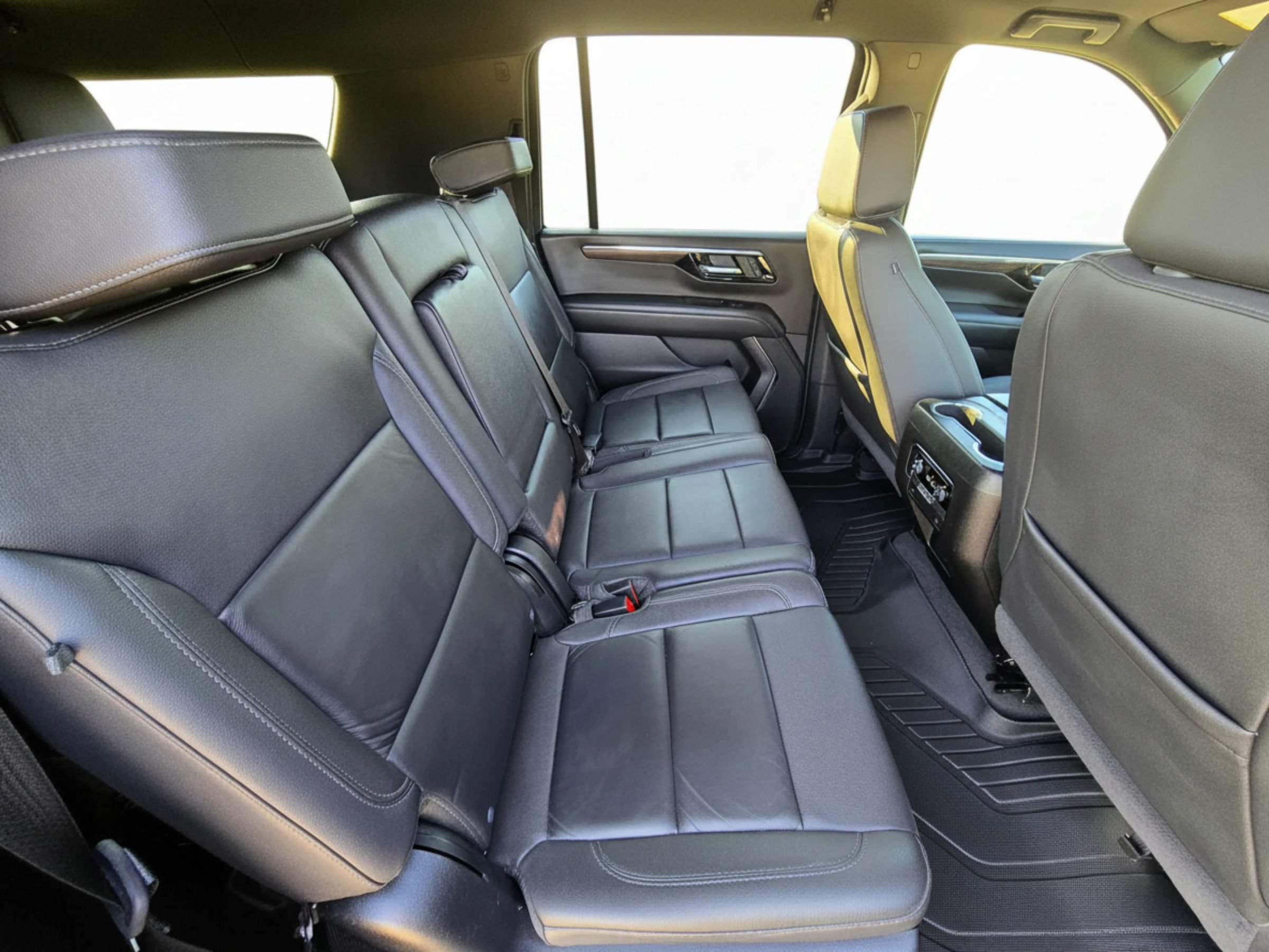 Used 2025 Chevrolet Suburban Z71 AWD/4WD image 14