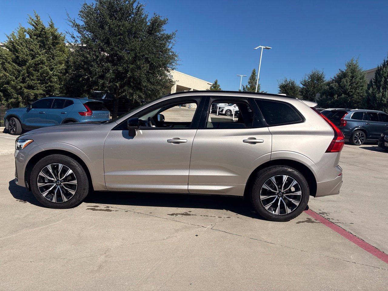 Used 2025 Volvo XC60 B5 Core w/ Protection Package Premier AWD/4WD image 8