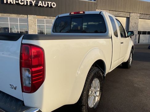 Used 2014 Nissan Frontier SV image 8