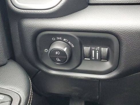 New 2026 RAM 2500 Laramie AWD/4WD image 19