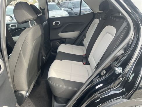 Used 2023 Hyundai Venue SEL image 29