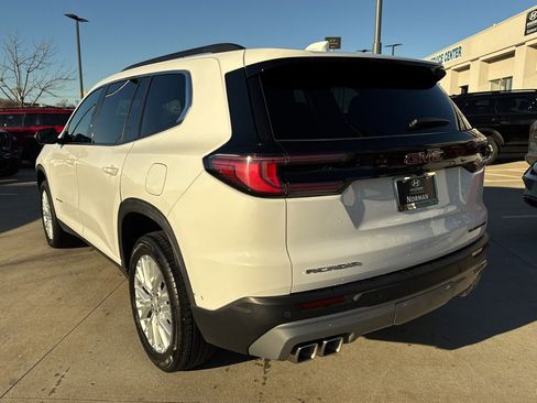 Used 2024 GMC Acadia Elevation image 4