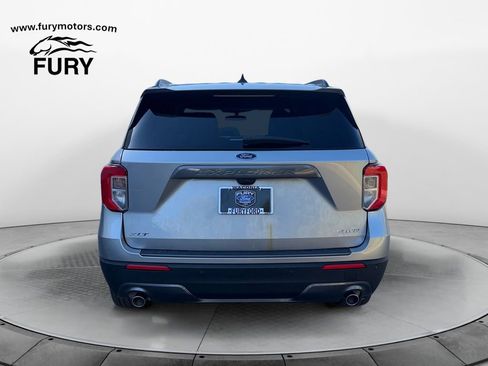 Used 2023 Ford Explorer XLT w/ Equipment Group 202A AWD/4WD image 4